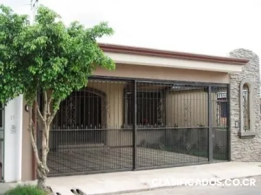 663- casa en heredia