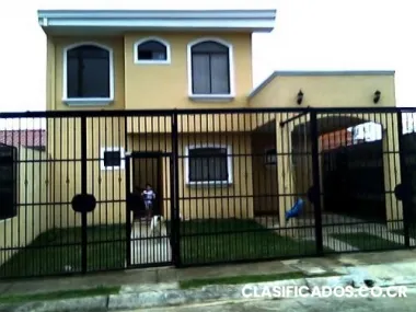 Alajuela linda casa en la trinidad