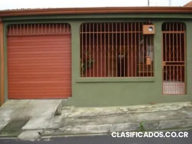 Alquilo casa en alajuelita