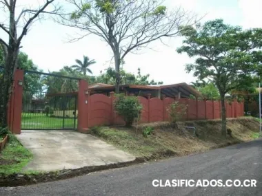Alquilo casa en ciudad colon