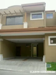 Alquilo casa en recidencial seguro en escazu.