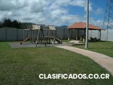 Alquilo casa nueva en condominio residencial con seguridad