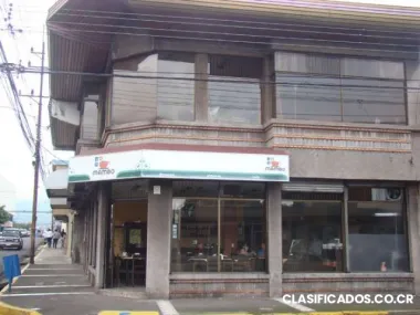 Apartamento con dos cuartos con armario, sala-comedor, un baño, cuarto de pilas, equipa...