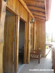 Bella casa ubicada a tan solo 50 metros de la playa!