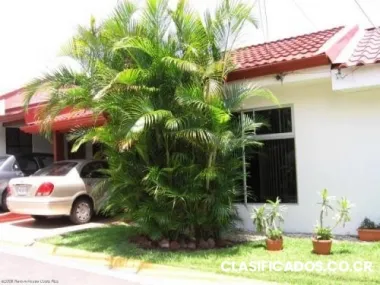 Casa a la venta en la uruca