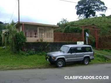 Casa con vista al valle central clima fresco .