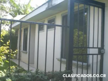 Casa de alquiler 800 mts oeste de la panasonic