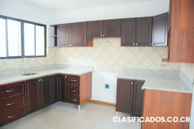 Casa de dos planta ubicada en san lorenzo venta $145.000