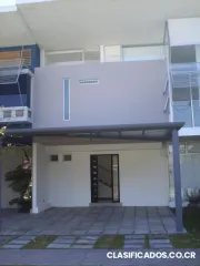 Casa en condominio en alquiler brasil de mora