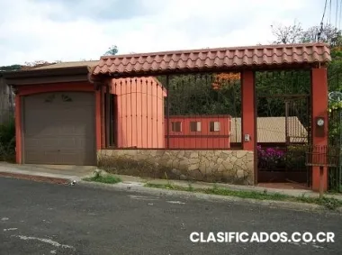 Casa nueva y grande en sarchí