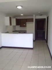 Condo en condominios avalon santa ana