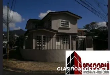 Edificio de 4 apartamentos en la unión de tres ríos para venta (1211)