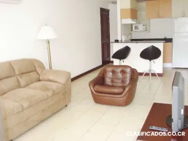 Espacioso apartamento en condominio amueblado, buena hubicacion!