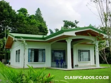 Hermosa casa en san vito de coto brus amplia zona verde