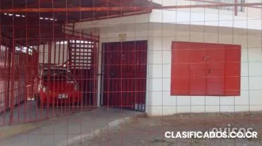 Local comercial en residencial la carpintera