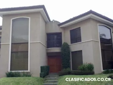 Lujosa casa en condominio en santa ana en alquiler