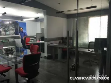 Mucho parqueo,jardines,empleados comodos y felices