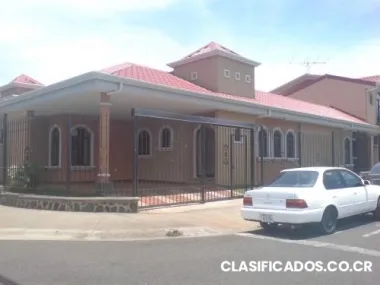 Preciosa casa en área residencial tambien apta para oficinas en san pablo de heredia