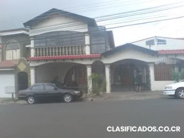 Preciosa casa muy cerca del paseo de las flores