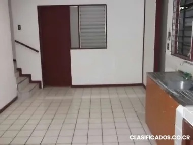 Propiedad centrica con amplia zona verde