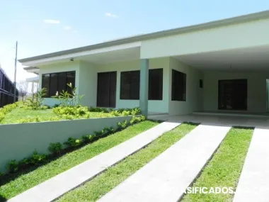 Rebajada! hermosa y amplia casa en la garita