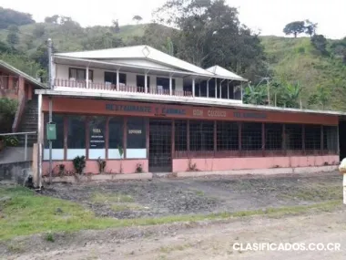 Rebajada! propiedad con restaurante y cabinas a orillas del lago arenal