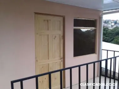 Se alquila casa en propiedad privada