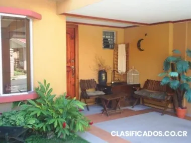 Se alquila casa en residencial real santamaria