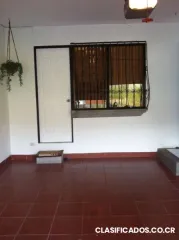 Se alquila cuarto santa ana