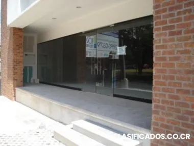 Se alquila local comercial