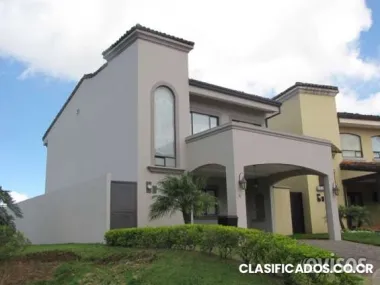 Se vende casa en condominio lomas de granadilla,