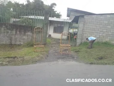 Se vende casa en en llano de alajuelita