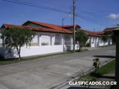 Se vende casa en residencial quizarco, santo domingo, heredia