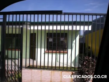 Vendo casa con zona verde