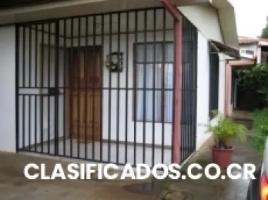 Vendo lote con 1 casa y 3 apartamentos