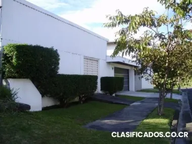 Venta casa rohomoser frente a parque