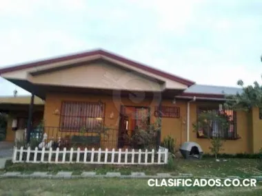 Alquilo casa amueblada, zonas verdes, segura