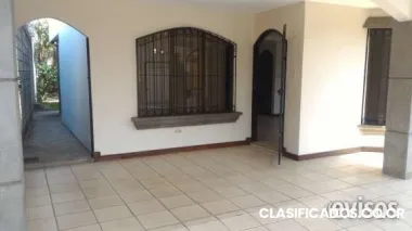 Alquilo casa con amplia zona verde a solo 3 minutos del centro de heredia.