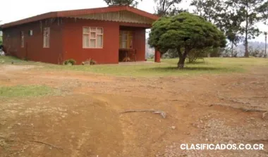 Alquilo casa en san cristobal norte.