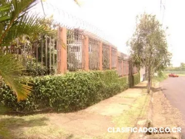 Alquilo casa en sta lucia. barva