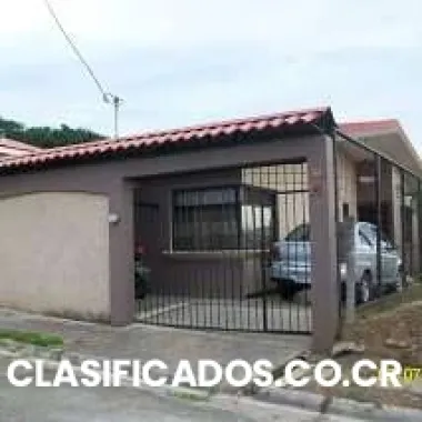 Alquilo linda casa en guácima centro