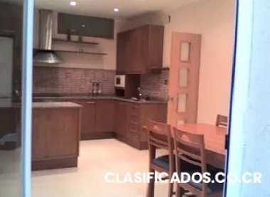 Alquilo piso por dias, semanas, en barcelona (zona gorj)