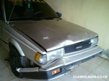 Automovil nissan sentra chocado se vende para repuestos
