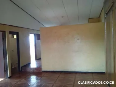 Casa de alquiler en barrio el bohio limon