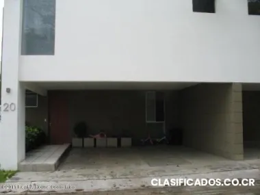 Casa en venta en condominio contemporaneo en santa ana