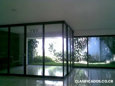 Casa independiente amplia e iluminada