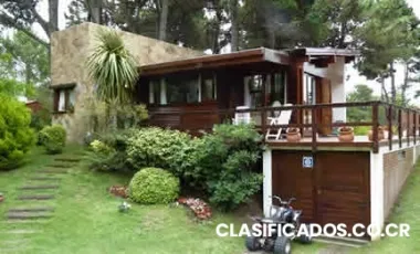 Dueño vende hermosa casa de playa en costa del este,buenos aires,argentina.