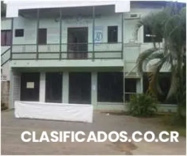 Edificio comercial en el centro de cóbano.