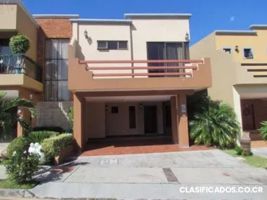 Hermosa casa renta en heredia