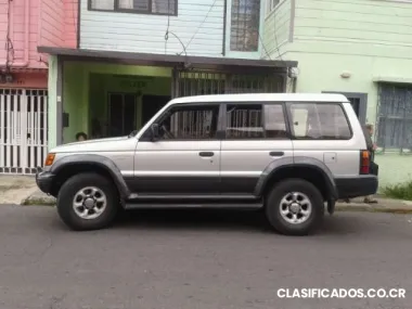 Mitsubishi montero se financia y/o recibe auto